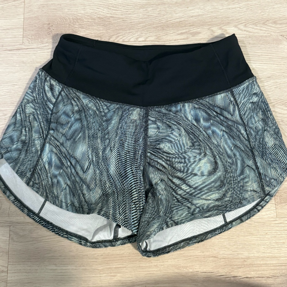 Lululemon Women's Black and Gray Patterned Shorts